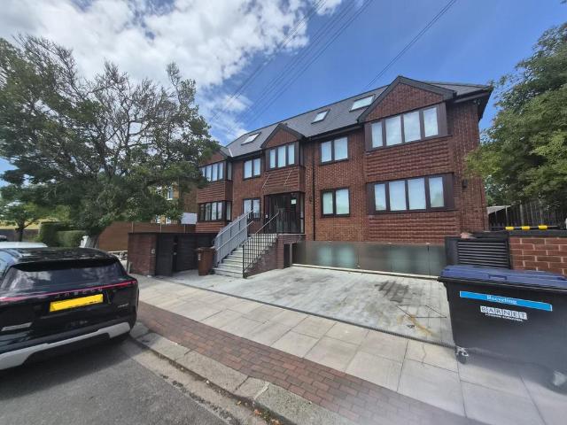 Apartment for rent in Mill Hill, Greater London