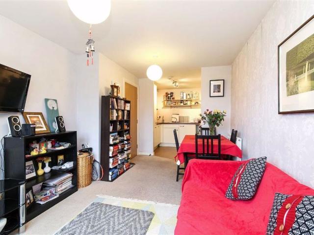 Apartment for rent in Maryland, Greater London