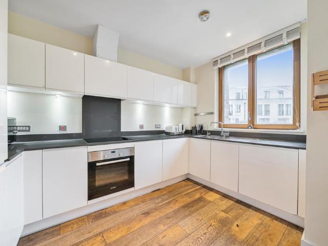 House for rent in North Kensington, Greater London