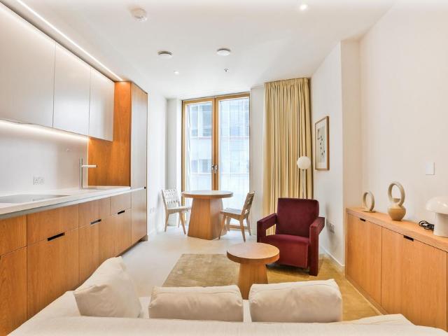 Apartment for rent in Bermondsey Village, Greater London