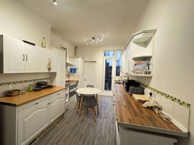 Room for rent in Elm Park, Calderstones