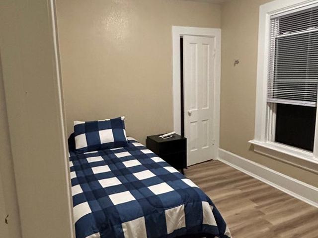 Room for rent in Avenues West, Milwaukee