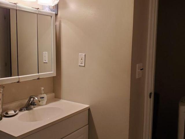 Room for rent in Barrie