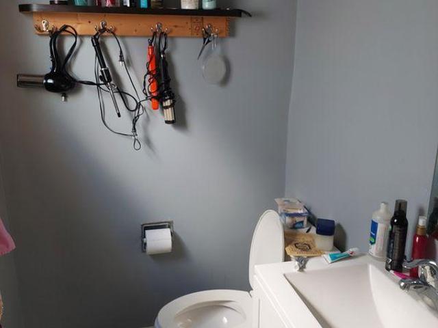 Room for rent in Georgina, Ontario