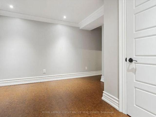 Room for rent in Georgina, Ontario