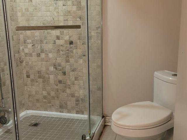 Room for rent in Georgina, Ontario