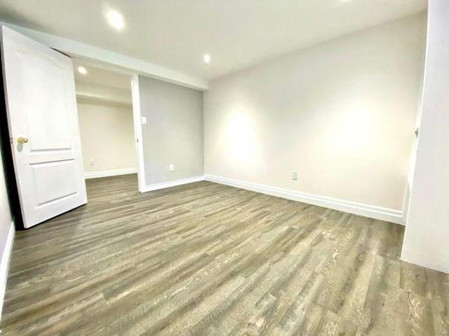 Room for rent in Burlington, Ontario