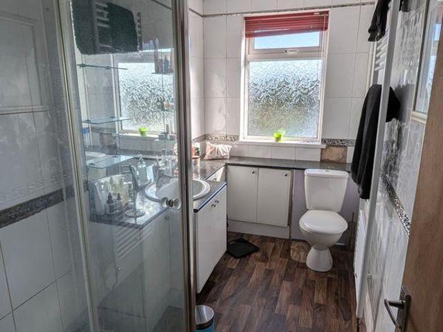 Room for rent in Bradshaw, Lee Bank