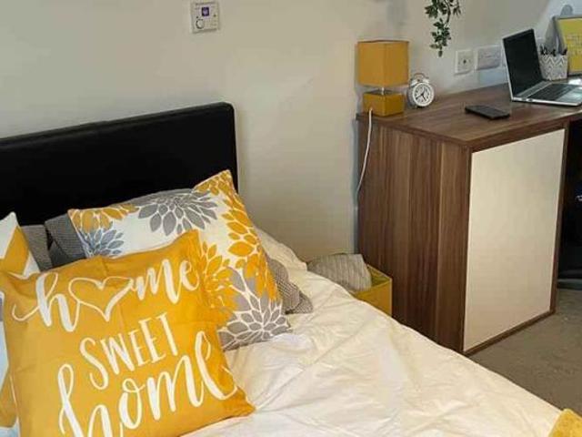 Room for rent in Woodhouse Carr, Leeds