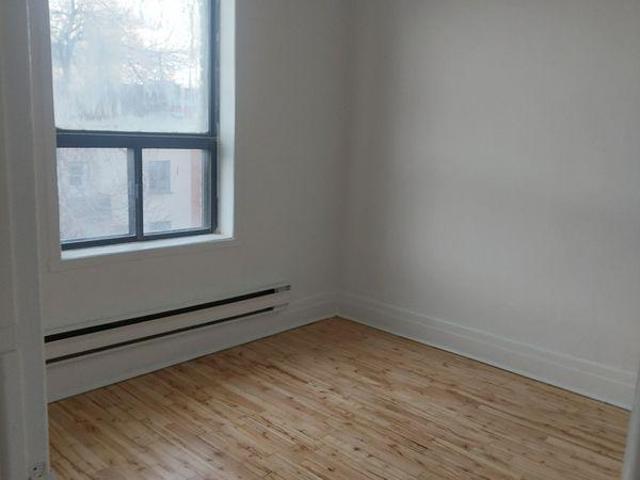 Room for rent in St. Leonard's, Quebec