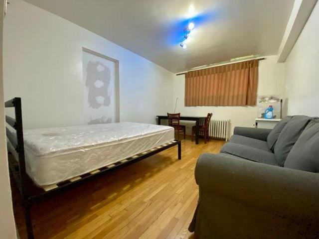 Room for rent in St. Leonard's, Quebec
