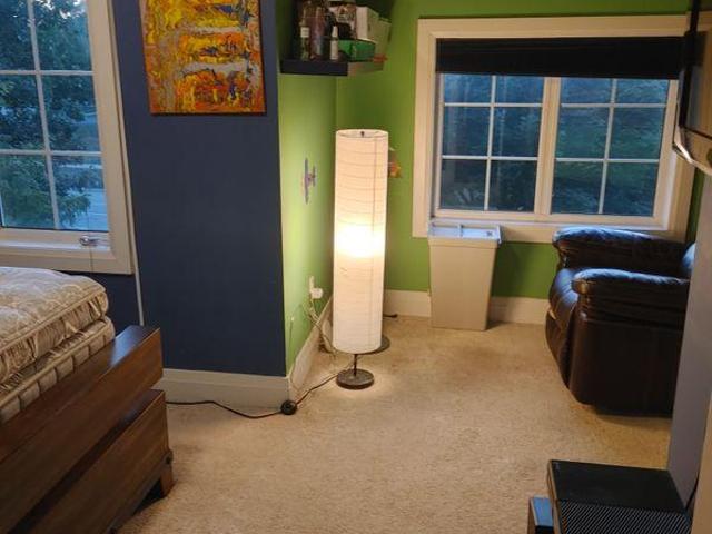 Room for rent in Oakville