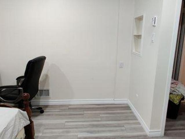 Room for rent in College, Ottawa