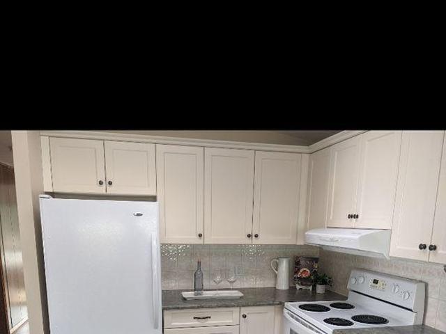 Room for rent in Surrey, British Columbia