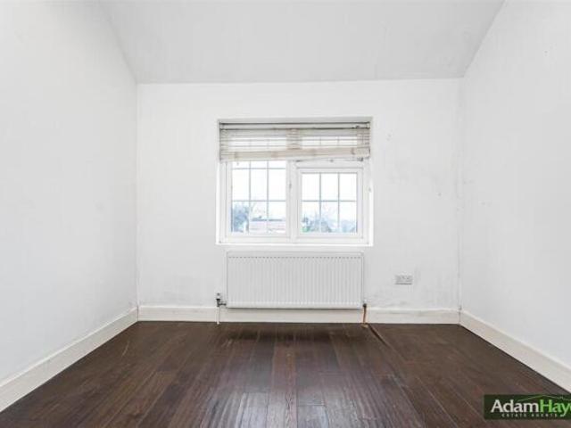 Room for sale in North Finchley, Isle Of Man