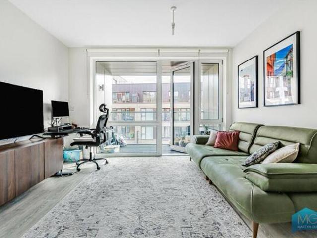 Room for sale in West Finchley, Greater London