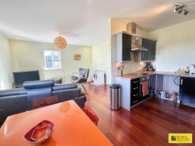 Room for sale in Burbage, Charlesworth