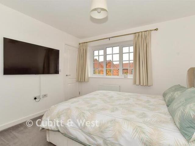 Room for sale in Fole, Surrey