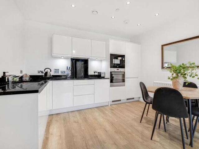 Room for sale in Alperton, Greater London