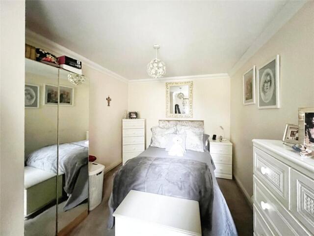Room for sale in East Cowes, Isle Of Wight
