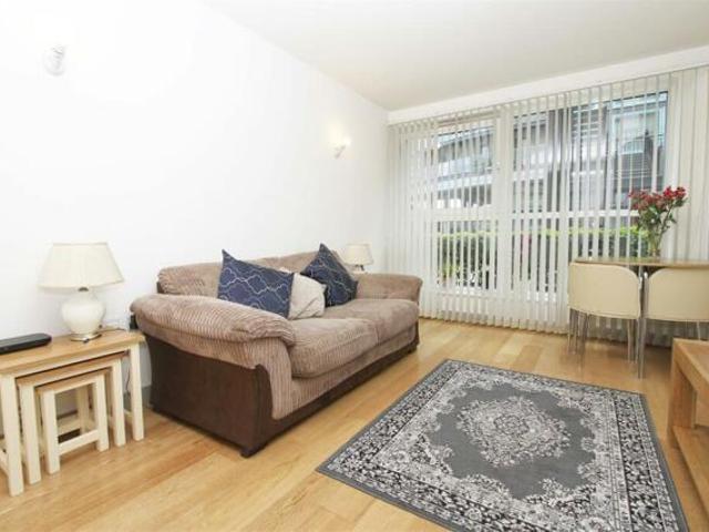 Room for sale in Hayes, Greater London
