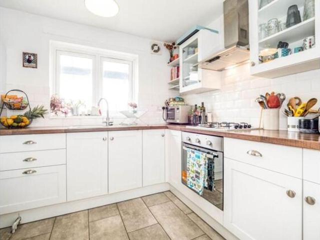 Room for sale in Clayhall, Greater London