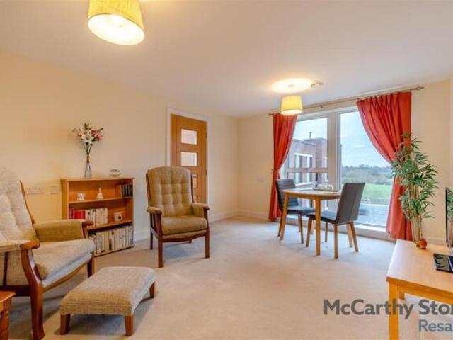 Room for sale in Whetstone, Pinfold