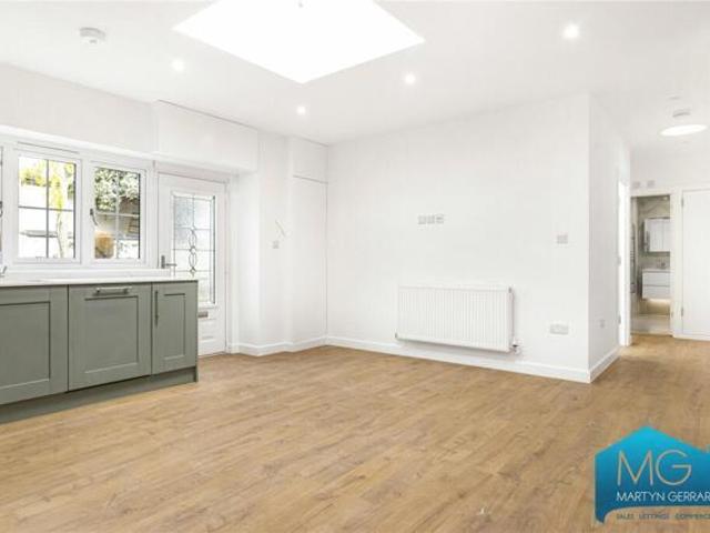 Room for sale in North Finchley, Isle Of Man