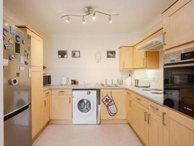Room for sale in London Borough of Merton, Merton Park
