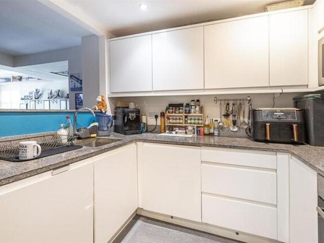 Room for sale in Five Acres, Hertfordshire