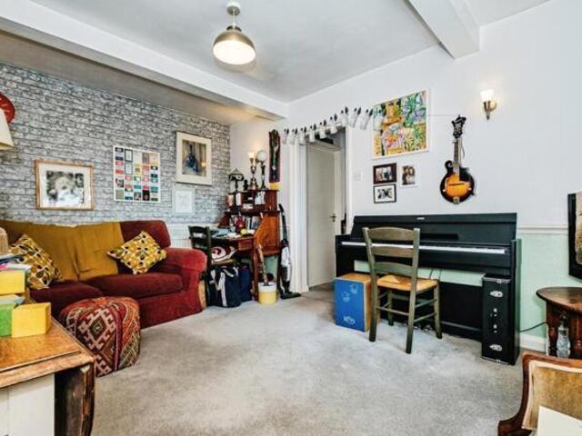 Room for sale in Horsham, West Sussex