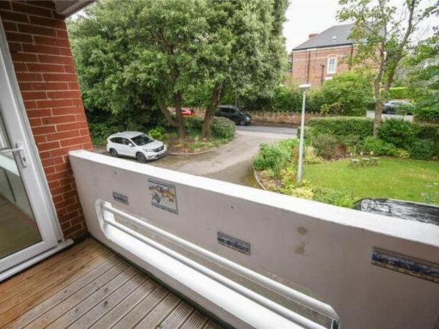 Room for sale in Grange, West Kirby