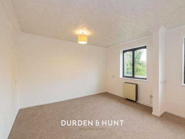 Room for sale in South Woodford, Isle Of Man