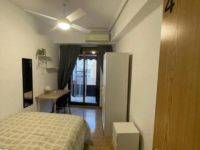 Habitación en alquiler en Barri dels Ollers, l'Horta Sud