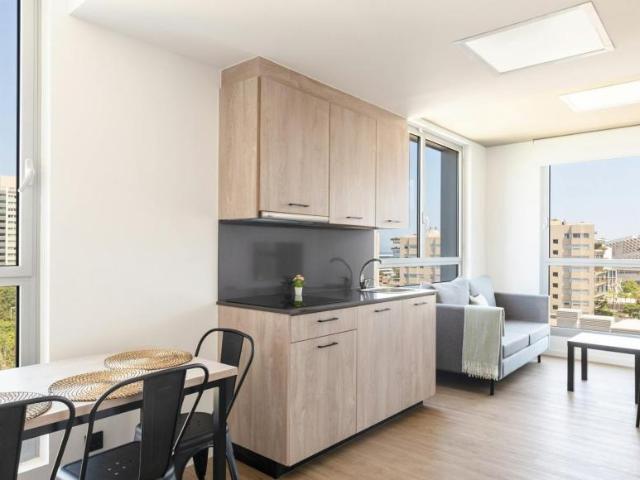 Habitación en alquiler en La Mina - districte 6, Barcelonès