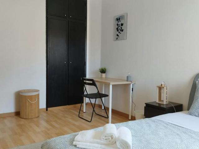 Room alugar em Cruz Quebrada-dafundo, Alto de Santa Catarina