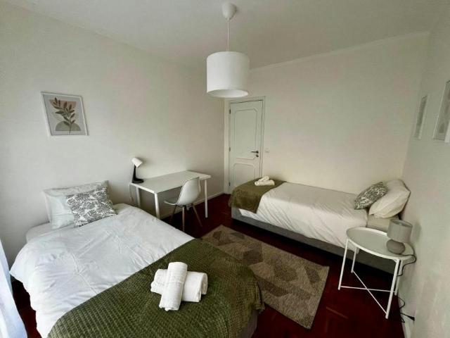 Quarto alugar em Avilhó, Porto