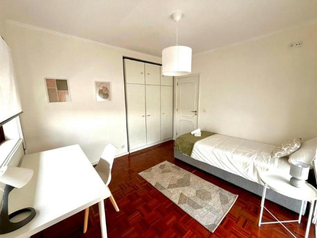 Quarto alugar em Avilhó, Porto