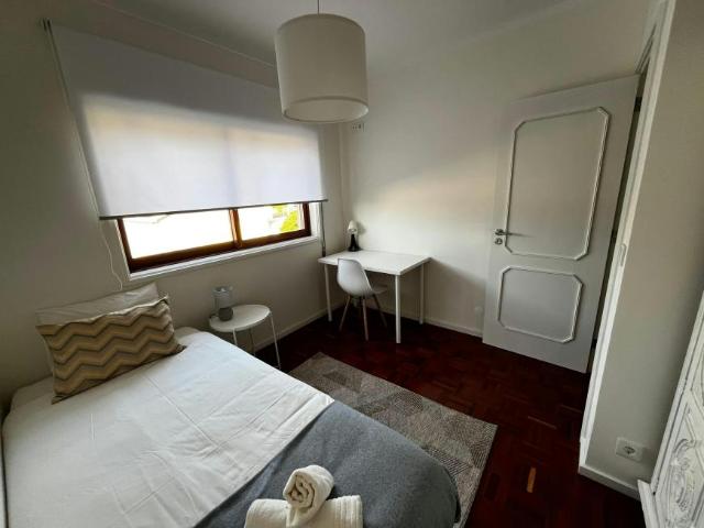 Quarto alugar em Avilhó, Porto