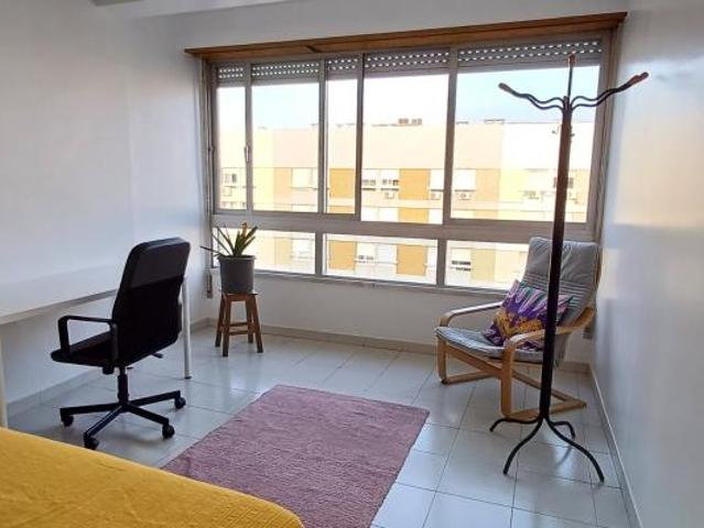 Quarto alugar em Santiago Dos Velhos, Lisboa