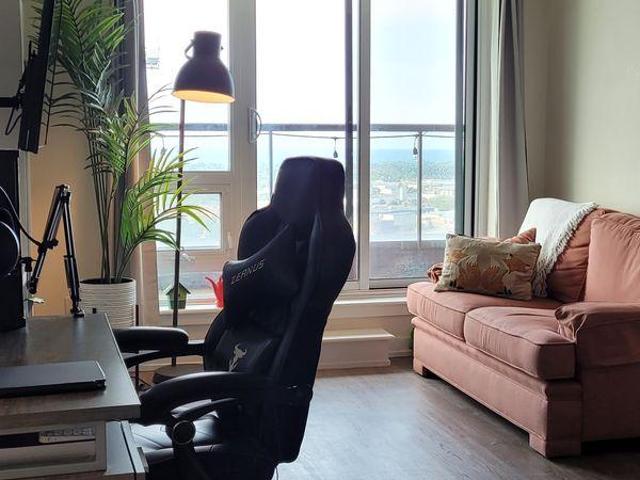 Room for rent in Downtown, Ajax