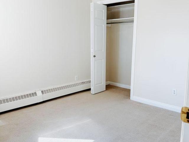 Room for rent in Wedgewood, Alberta