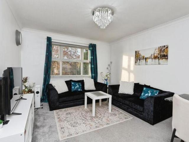 Room for sale in Westborough, Surrey