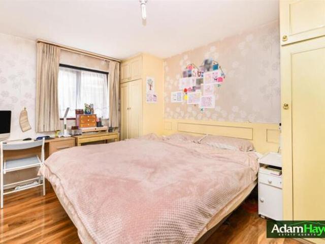 Room for sale in North Finchley, Isle Of Man