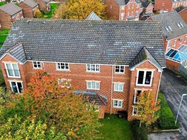 Room for sale in Moses Gate, Lee Bank