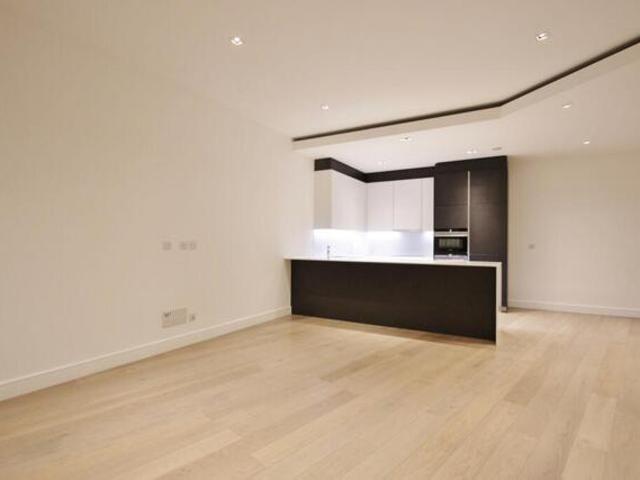 Room for sale in London Borough of Hounslow, Strand