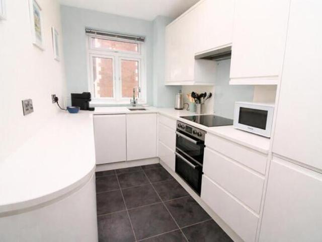 Room for sale in Aldrington