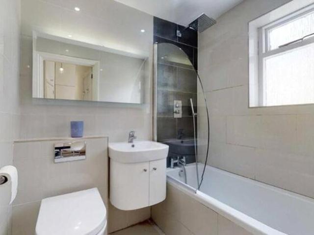 Room for sale in Maida Vale, Greater London