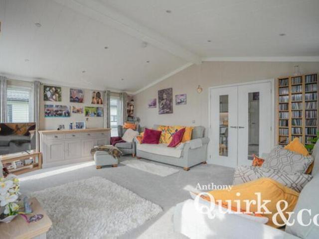 Room for sale in Canvey Island