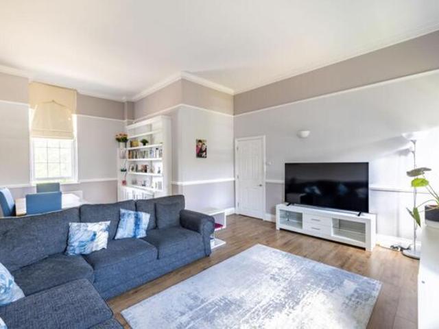 Room for sale in Caterham on the Hill, Hillview